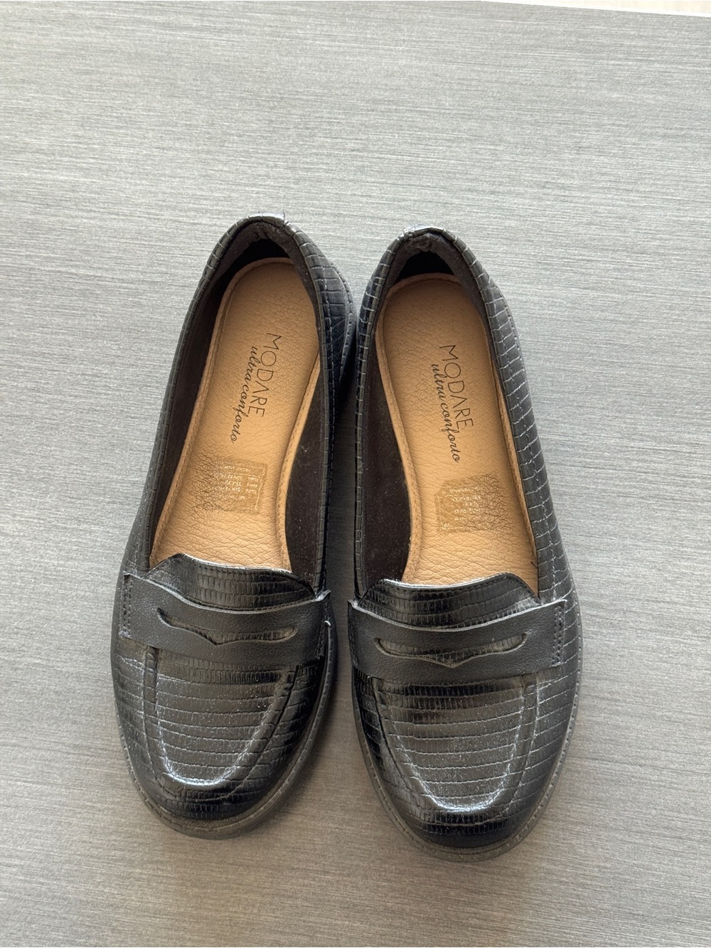 Moda Black Croc-Embossed Slip-On Loafers for Women